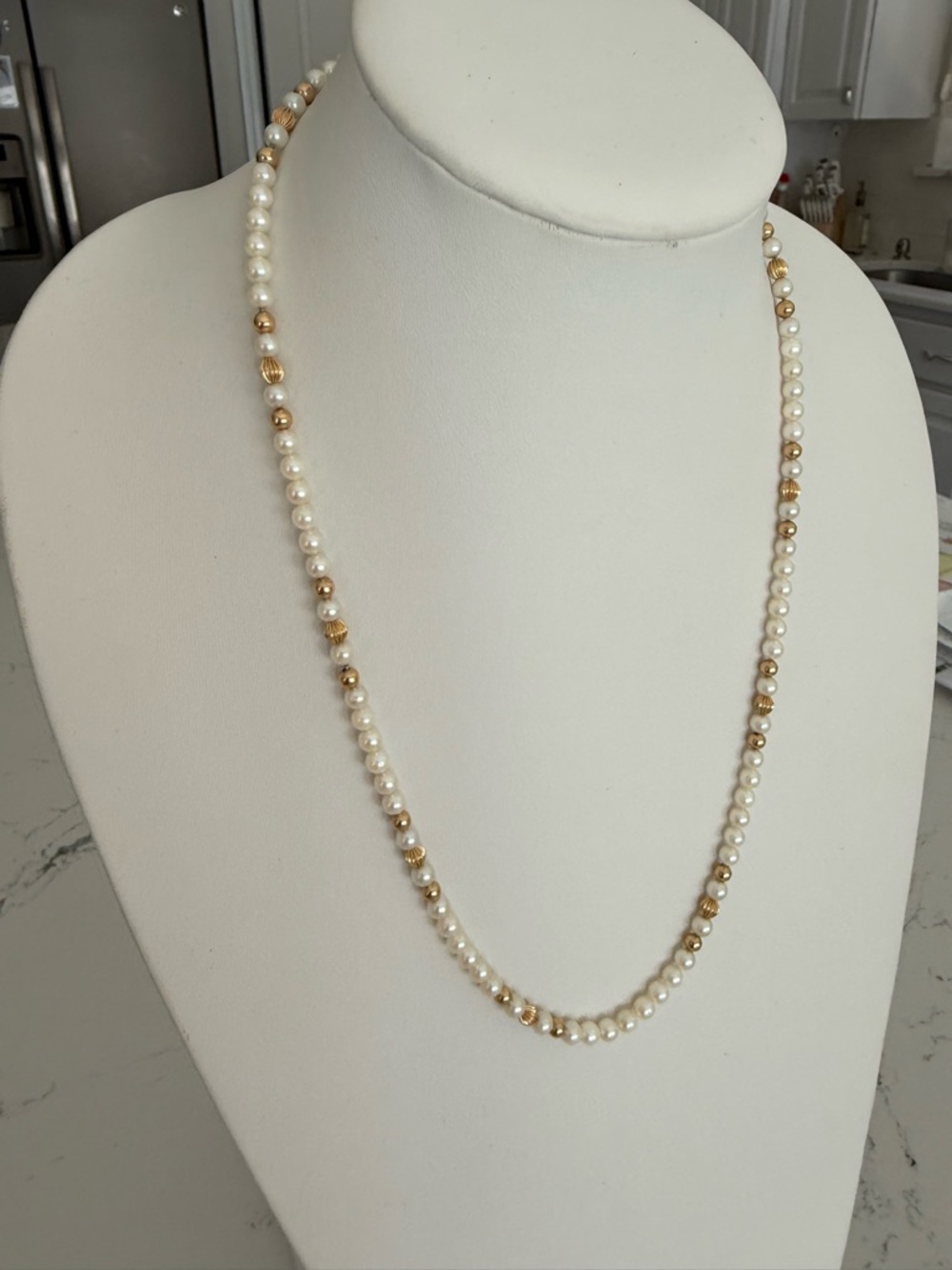 Classic Pearl necklace w/ Gold Beads - Picture 14 of 16